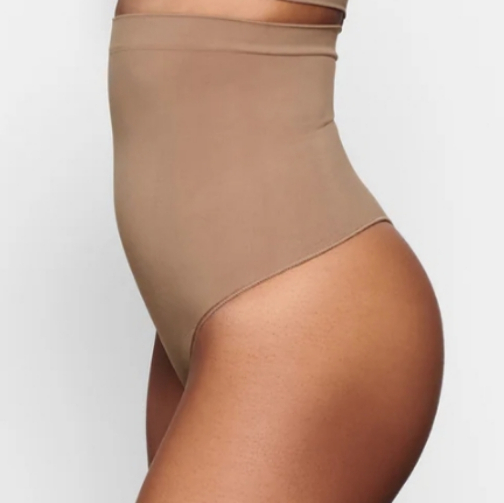 ❤❤️ NWOT SKIMS Core Control Sculpted High Waisted Thong - Sienna -  L/XL - Picture 2 of 6